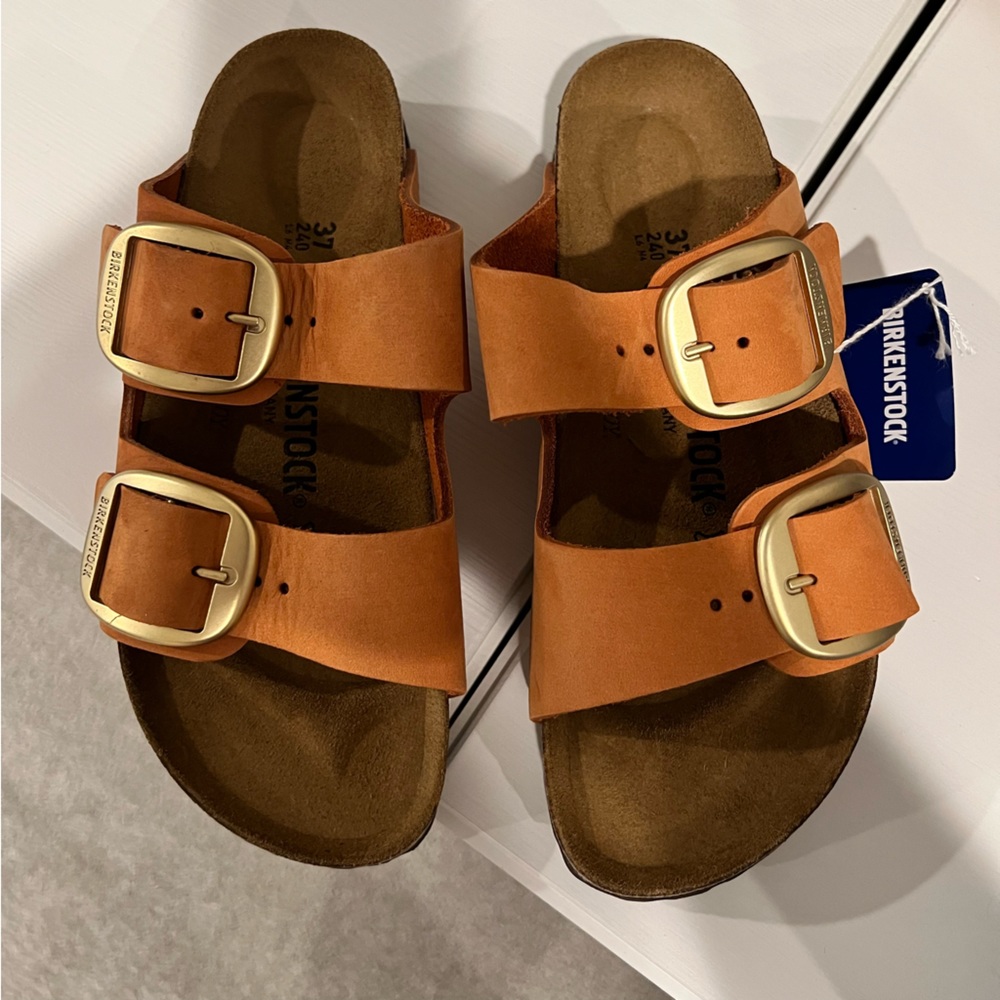 New in box. Pecan Birkenstock